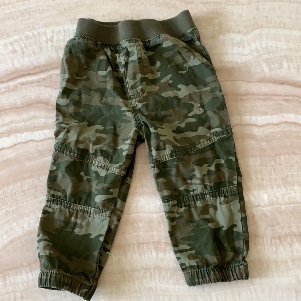 Camouflage cargo joggers